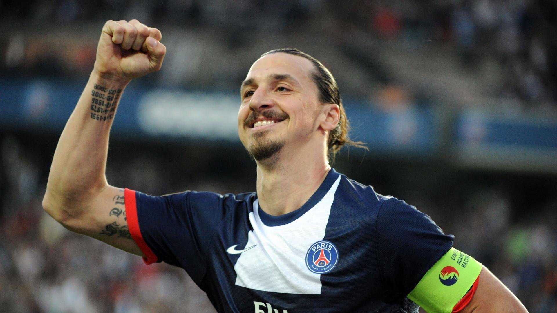 法国混合接力赛后感谢团队支持，混合接力决赛